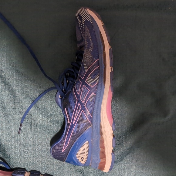 Like new Asics runners - Picture 2 of 5